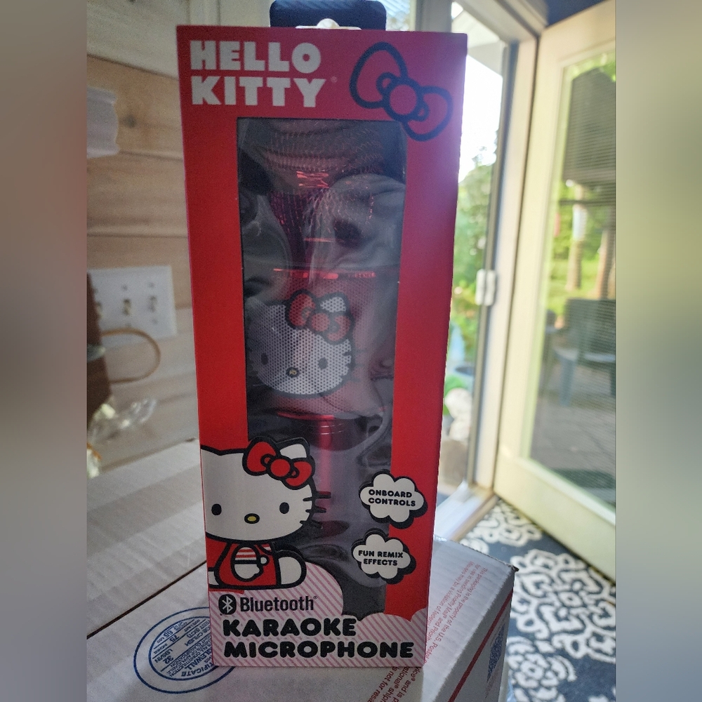 Hello Kitty Bluetooth Karaoke Microphone - Pink